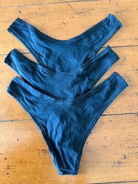 NWOT - Quince Organic Cotton Thongs (3-pack) - Medium - Black